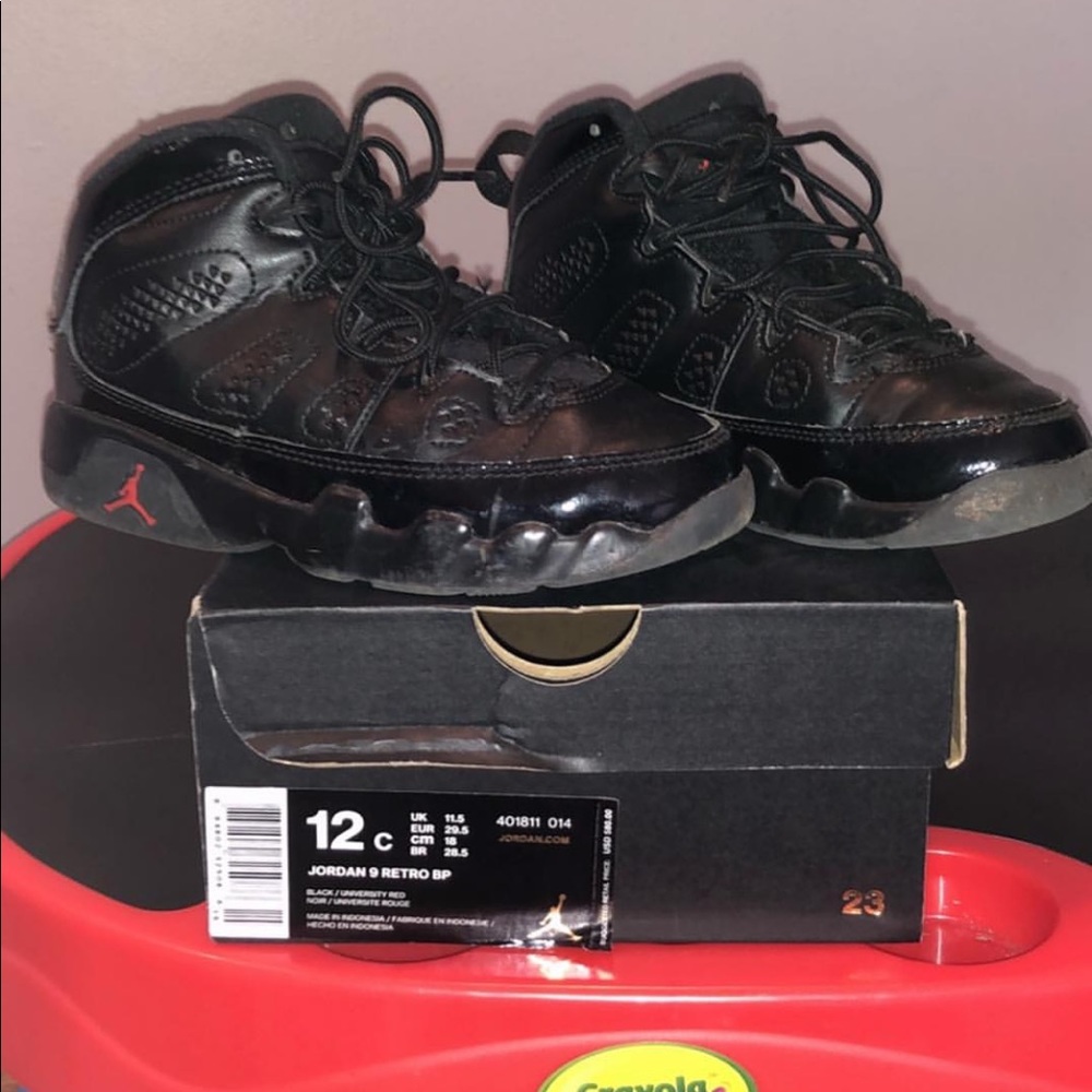 Slightly worn boys Sneaker